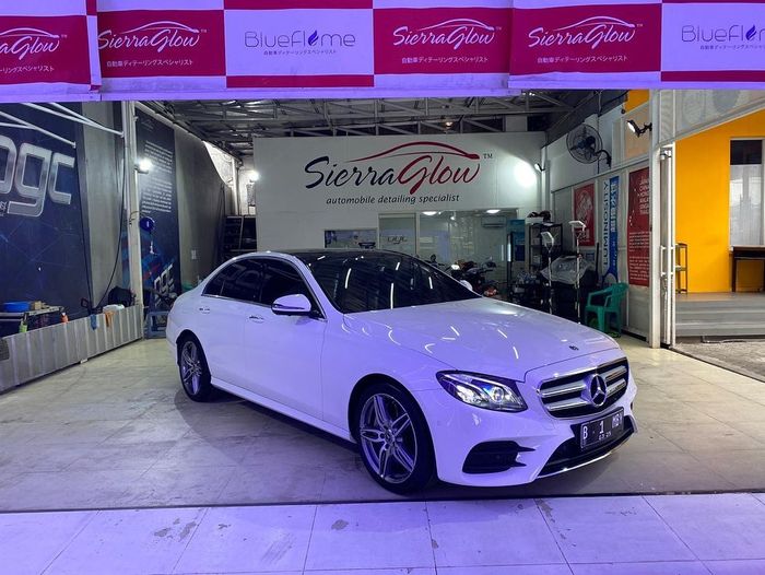 Mercedez-Benz E350 W213 milik Kartika Putri.