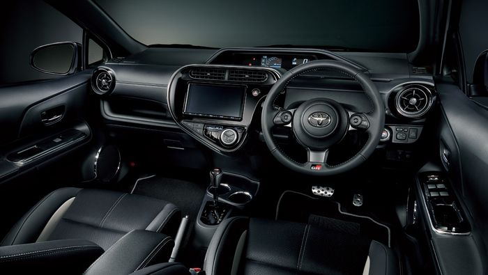 Interior Aqua GR Sport