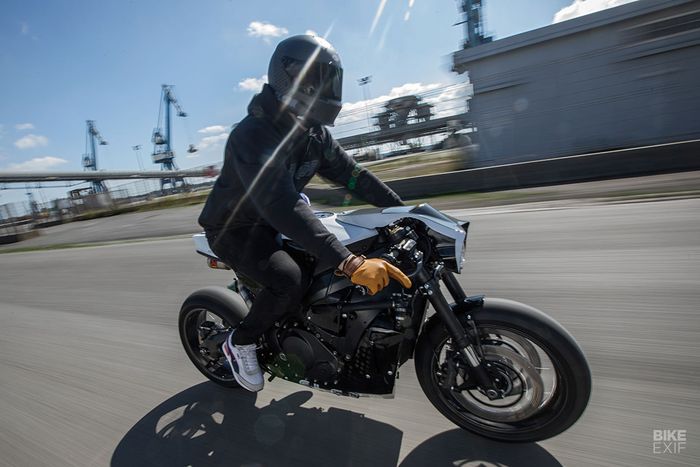 Honda CBR1000RR bergaya futuristik yang rupawan