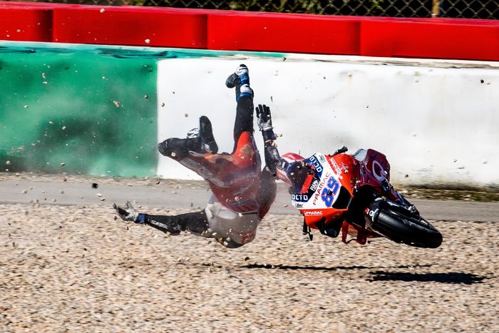 Kecelakaan parah yang dialami Jorge Martin di MotoGP Portugal 2021 membuatnya absen beberapa seri MotoGP.