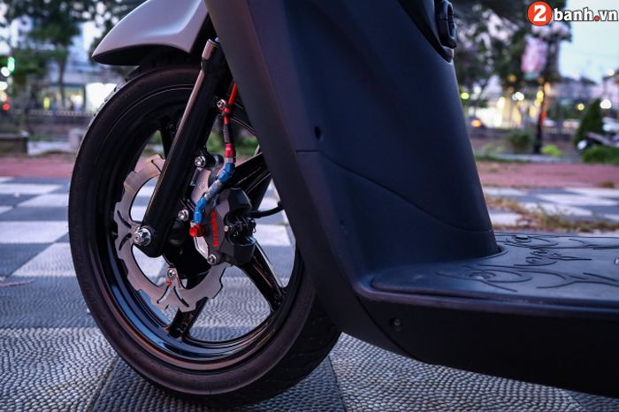 Kaki depannya hanya mendapat upgrade pengereman