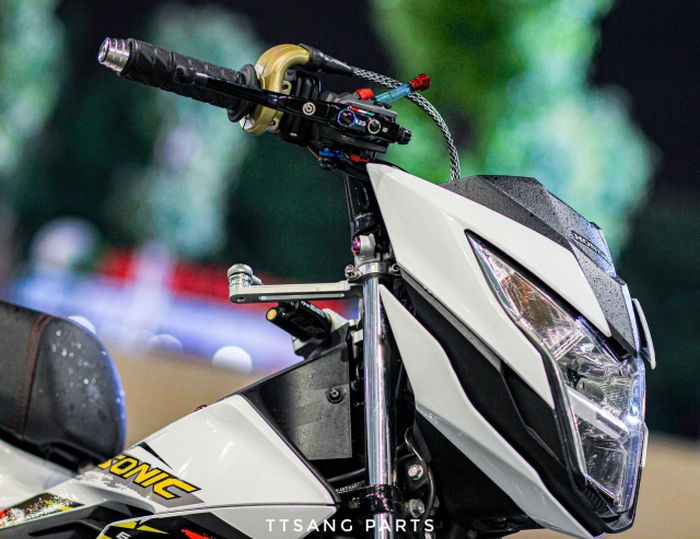 Master rem diganti dengan Brembo dan disandingkan dengan gas spontan Domino