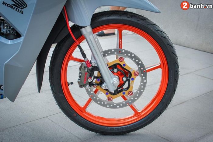 Kaki depannya mendapat pelek dan pengereman  baru