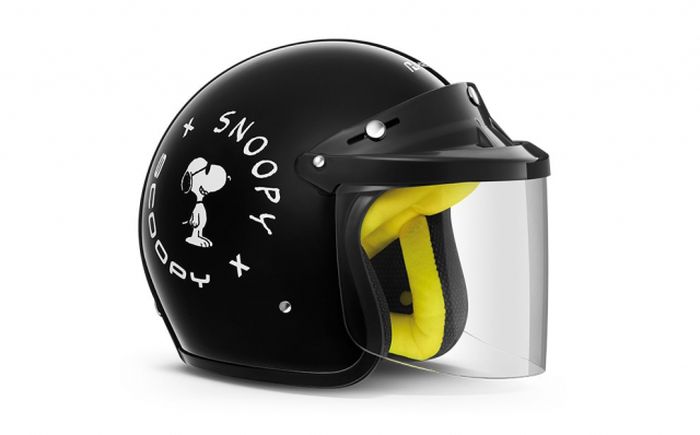 Helm spesial di Honda Scoopy Snoopy.