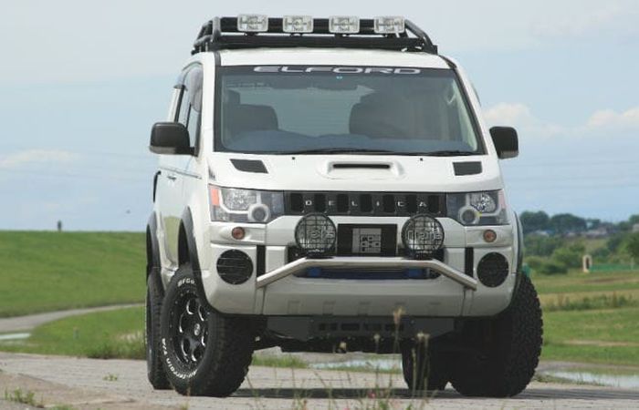 Modifikasi Mitsubishi Delica hasil garapan Roadhouse, Jepang