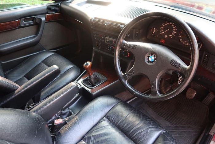 Interior BMW 530i E34 tahun 1995