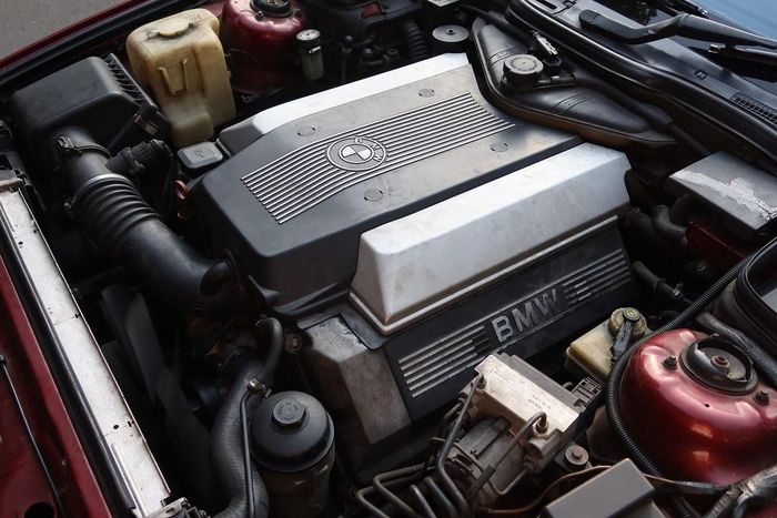 Mesin 3.000 cc V8 di BMW 530i E34