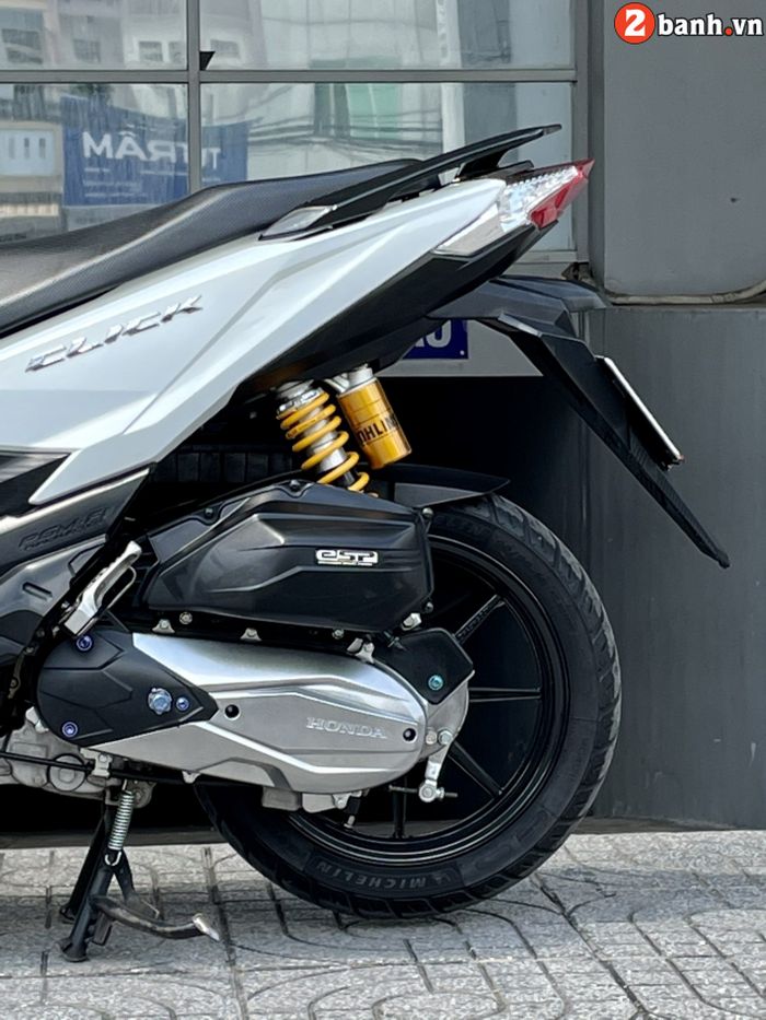 Shock belakang diganti dengan Ohlins