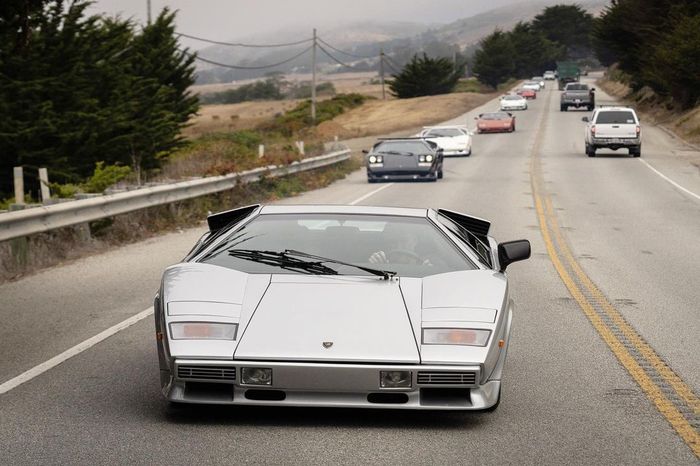 Lamborghini Countach berbaris di jalanan Amerika Serikat.