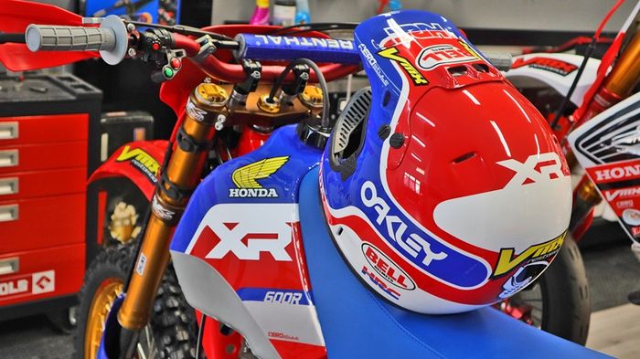 Bodywork masih sama seperti aslinya tapi menggunakan beberapa part baru