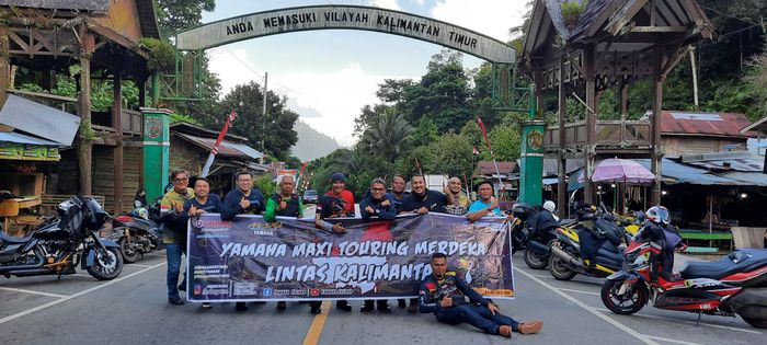 Para komunitas menempuh jarak kurang lebih 4.000 kilometer