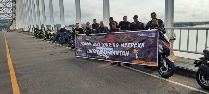 Big Max Indonesia (BMI) dan Yamaha NMAX Club Indonesia (YNCI) melakukan turing gabungan