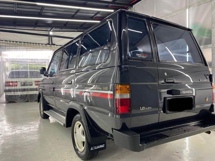 Bodi mulus Toyota Kijang Grand Extra 1996 seharga Rp 133 juta
