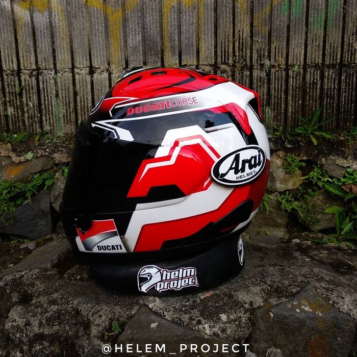 Helm repaint ini dijual dengan harga Rp 1,6 juta
