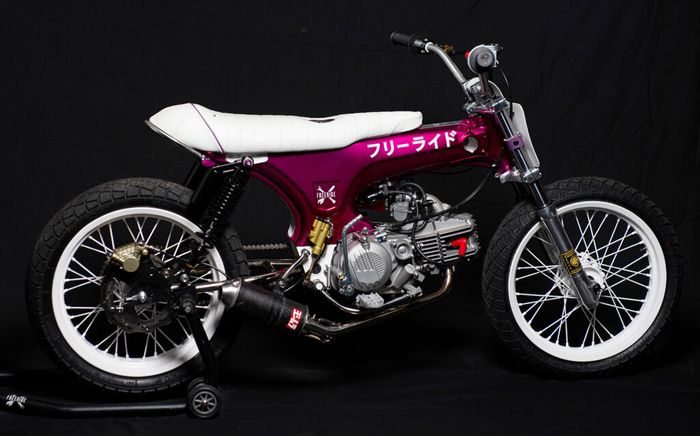 Honda Dax flat tracker yang tampil sangar