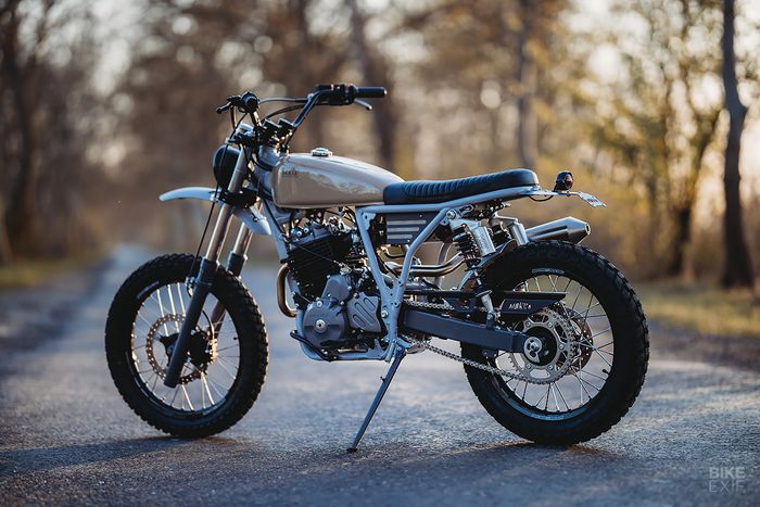 Honda XR650L scrambler yang tampil menawan