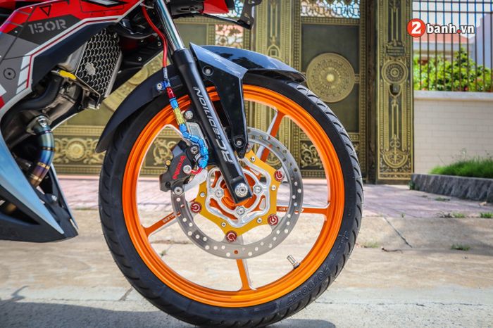 Kaki depannya mendapatkan upgrade yang impresif