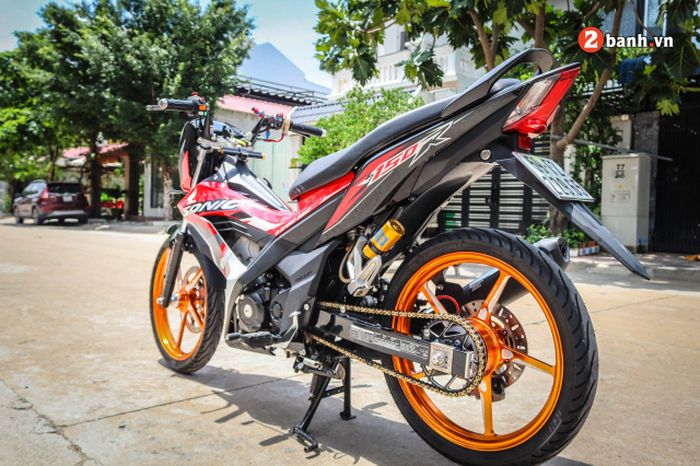 Modifikasi Honda Sonic 150R yang mempesona
