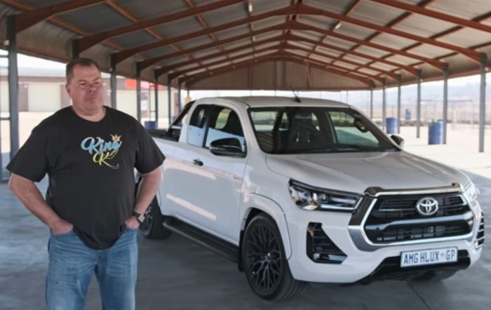Quentin Boylan inisiator Hilux bermesin 6.200 cc V8 dari AMG