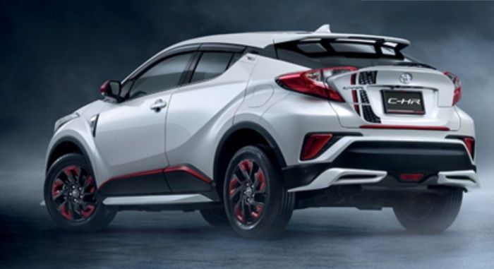 Tampilan belakang Toyota C-HR tampil sporty pasang aksesori Toyota Thailand