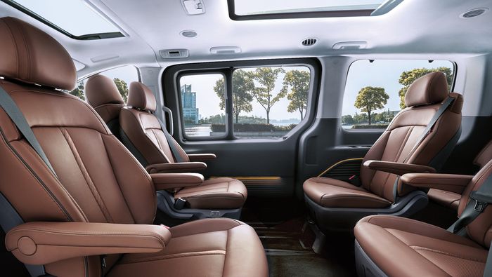 Interior Hyundai Staria 9 Seater. Swivel Seat menghadap baris ketiga.