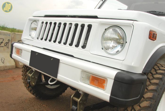 Gril besi baru Jimny Sierra masih bisa didapat dengan kisaran harga 1 juta-an, belum termasuk bingkai lampu