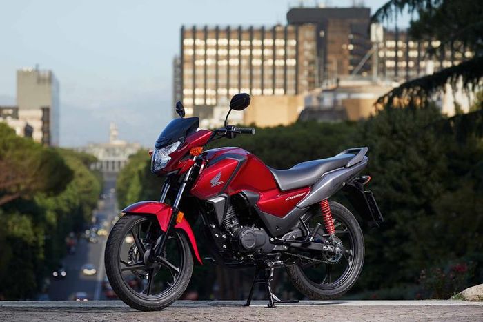 Motor sport baru Honda CB125SF punya konsumsi bensin irit 80 km/liter