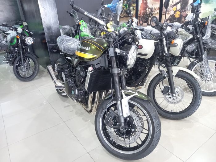 Kawasaki Z900RS di dealer Kawasaki Kalimalang