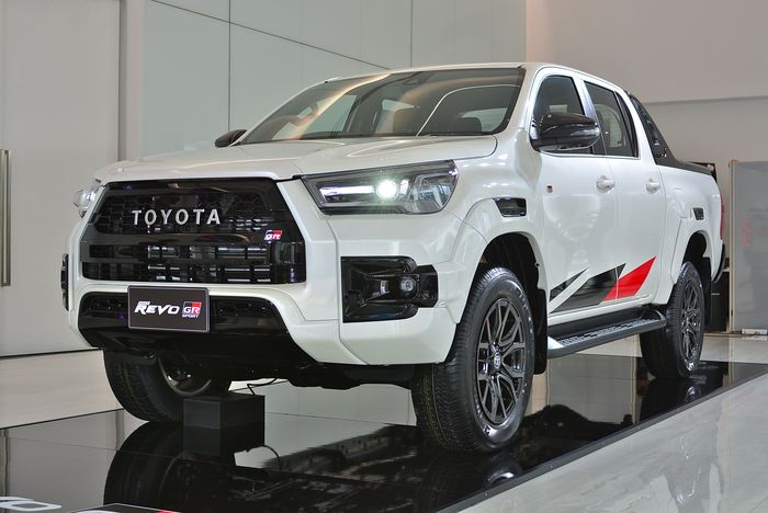 Toyota Hilux Revo GR Sport 4WD Hi-Floor.