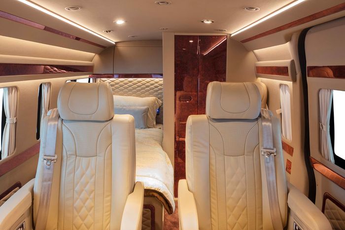 Jok penumpang di baris kedua bisa diputar 