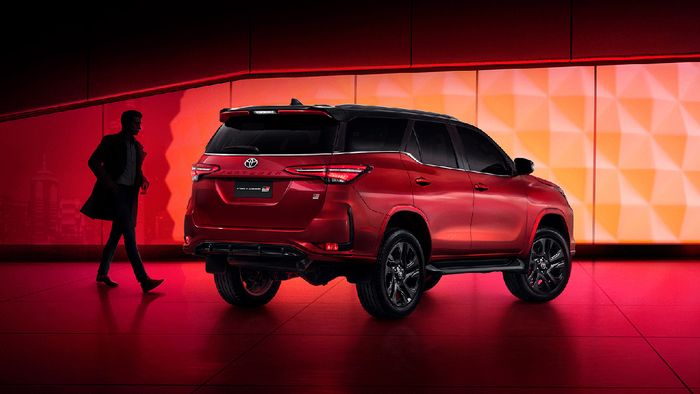 Ilustrasi Toyota Fortuner GR Sport versi Thailand.