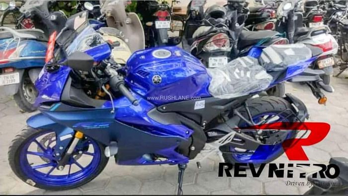 Tampang R15 V4 dengan bentuk bodi serba baru