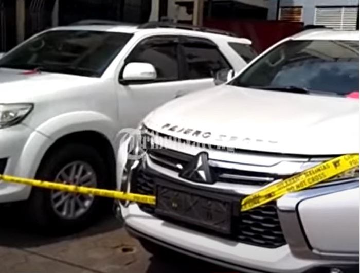 Mitsubishi Pajero Sport dan Toyota Fortuner yang menjadi barang bukti pencurian warga Lampung di Banyumas dan Purbalingga