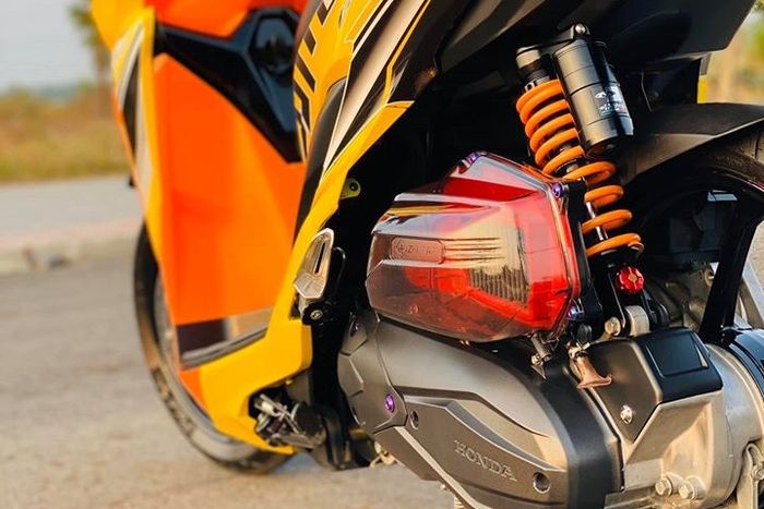 Shock belakang pakai produk aftermarket