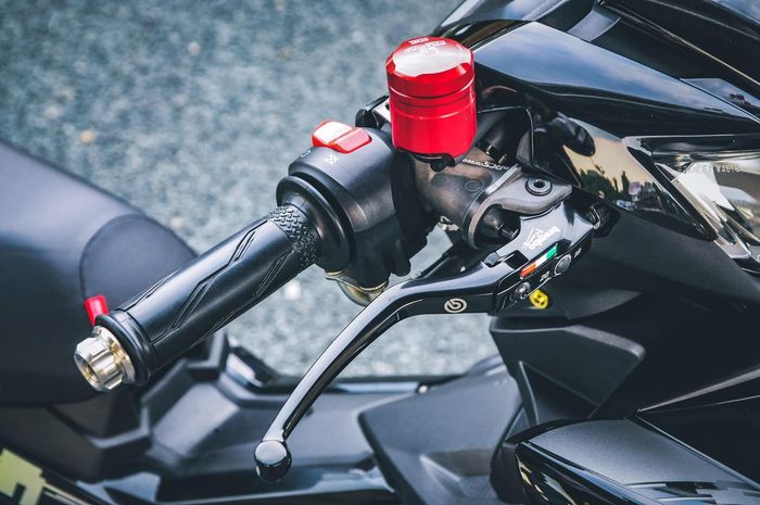 Master rem diganti dengan produk Brembo RCS dengan tabung minyak rem CNC Pramac