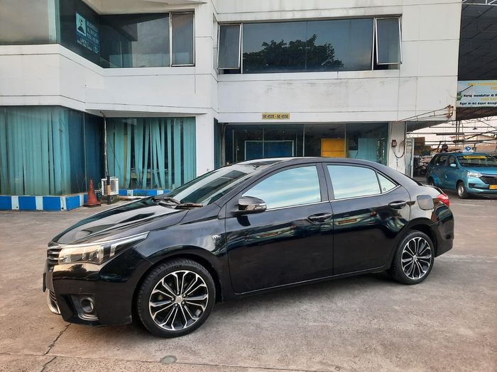 Toyota Corolla Altis 1.8 V 2015 Eks Golden Bird