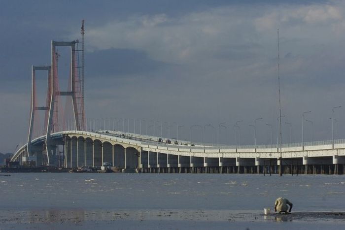 Ilustrasi jembatan Suramadu