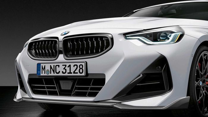 Tampilan depan BMW Seri-2 Coupe baru dengan lips spoiler winglet
