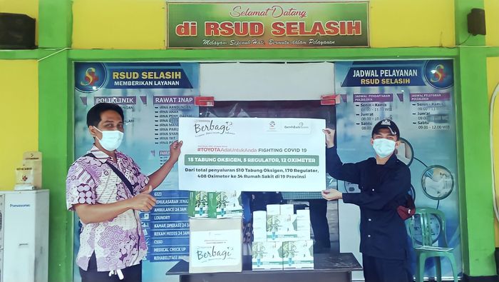 Toyota donasi ratusan tabung oksigen beserta alat medis ke puluhan rumah sakit di Indonesia