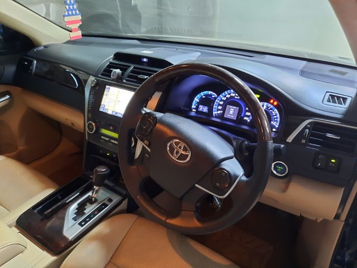 interior Toyota Camry 2.5 Hybrid 2014 dilelang