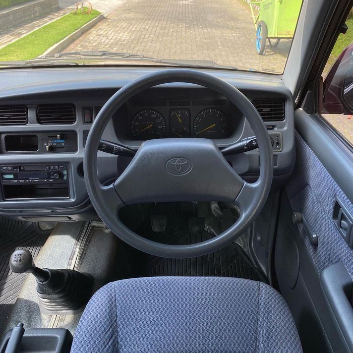 Interior Toyota Kijang LSX 1.8 EFI 2003