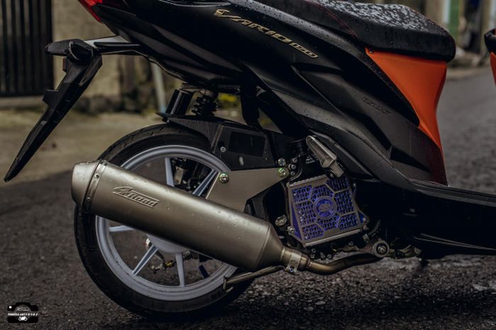 Sektor mesin mendapat exhaust system LeoVince 4Road