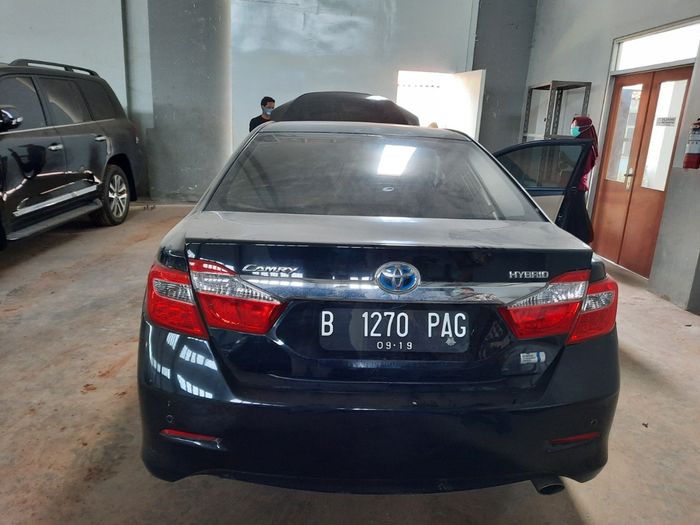 Toyota Camry 2.5 Hybrid 2014 dilelang