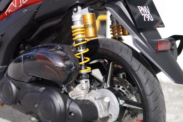Shock belakang diganti dengan Ohlins