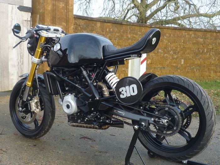 Tampilannya berubah drastis menjadi bernuansa klasik