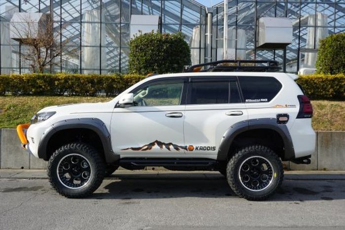 Modifikasi Toyota Land Cruiser Prado ditopang pelek Bloodstock 3 Piece 20 inci