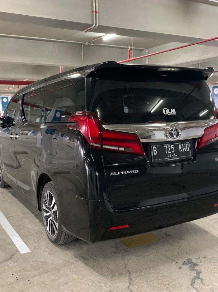 Kondisi belakang Toyota Alphard 2.5 G A/T 2019 yang dilelang Rp 815,6 juta