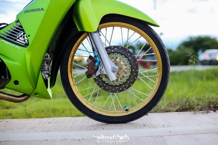 Kaki-kakinya mendapat pelek dan pengereman baru