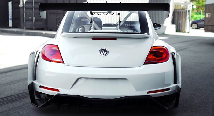 Tampilan samping modifikasi VW Beetle bertampang radikal