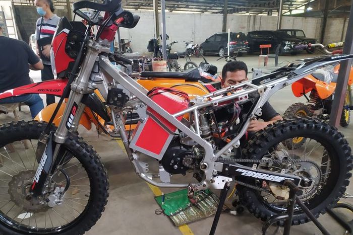 Konversi motor trail ke motor listrik oleh Mandhasia Garage(Dok. Aditya - Mandhasia Garage)